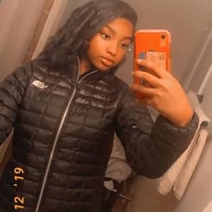 Meet your Posher, Makhia